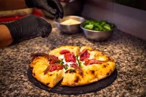 Pizzeria con forno a legna a Chieri